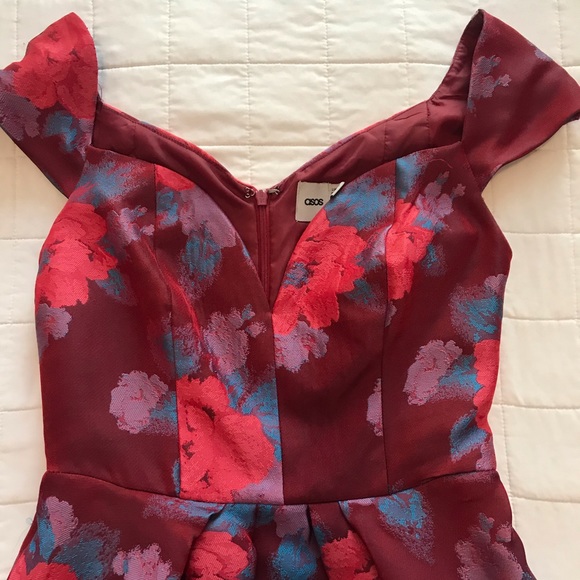 Red mini jacquard tulip skirt dress. - Picture 2 of 3